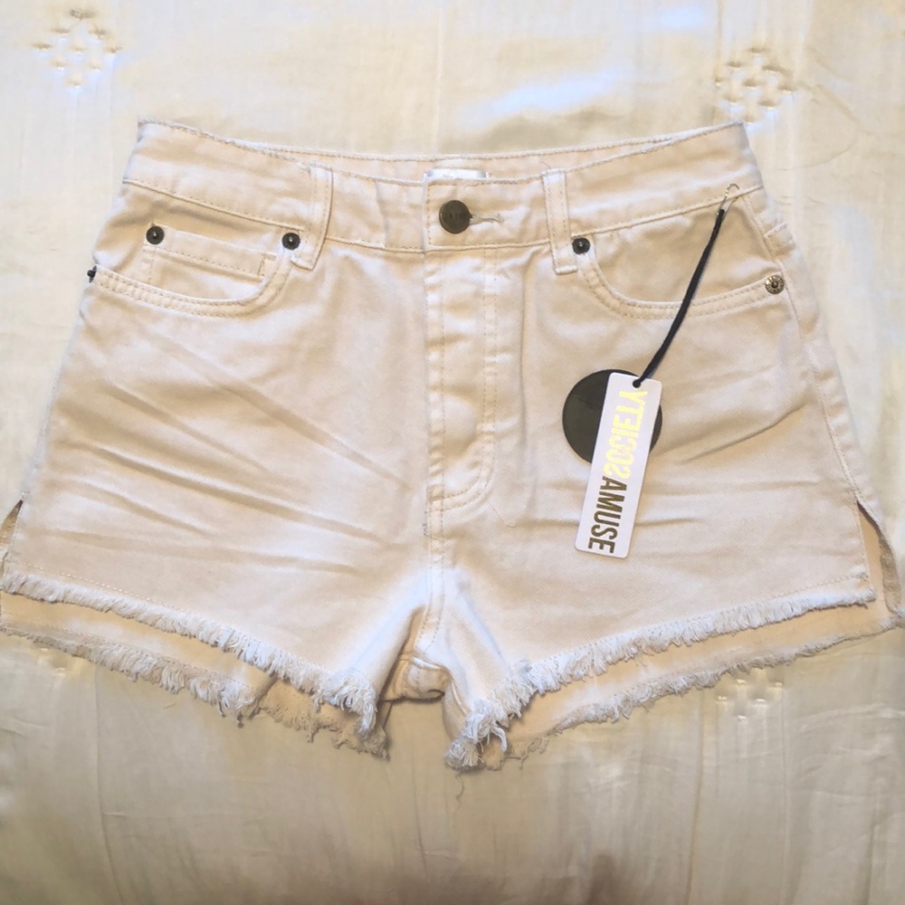 Amuse Society Tan/Cream Jean shorts